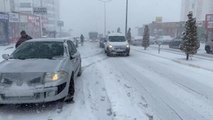 Yozgat'ta Sabah Saatlerinde Etkili Olan Kar Yağışı Yaşamı Olumsuz Etkiledi