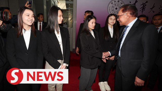 Anwar meets Malaysian students at Tsinghua University