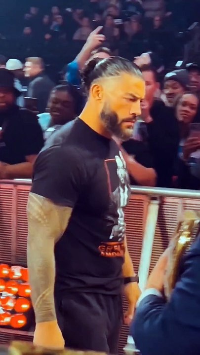 Roman Reigns angry on solo