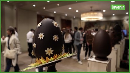 Des oeufs en chocolat géants s’exposent en plein centre de Bruxelles