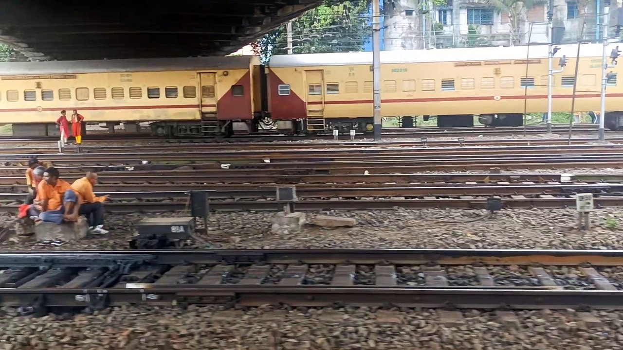 Kolkata Local Train Drag Race
