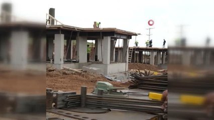 Nurdağı'nda yöresel mimariye uygun tek katlı köy evleri yapılıyor