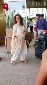 Kangana Ranaut Taunts Paps For Not Asking Her About Priyanka Chopra Controversy