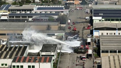 La devastazione dell'incendio in una ditta di solventi nel Novarese, le immagini dal drone
