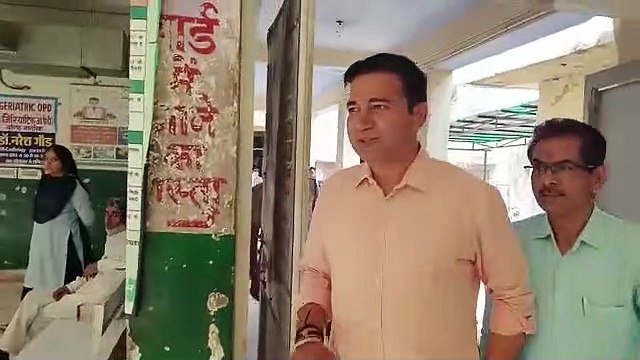 सरकारी अस्पतालों के चिकित्सक सामूहिक अवकाश पर रहे, मरीज होते रहे परेशान, देखे वीडियों