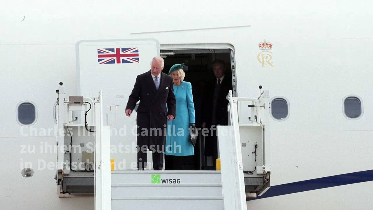 König Charles III. und Camilla landen in Berlin