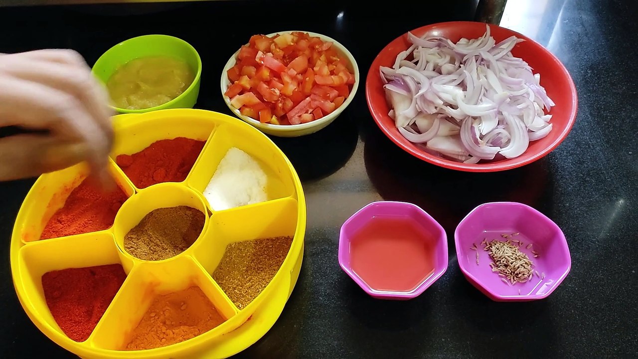 चिकन हंडी | रेस्टॉरंट स्टाईल चिकन हंडी | Chicken Handi Recipe in Marathi | ढाबा स्टाईल परफेक्ट चिकन | Handi Chicken Restaurant Style | How to make Handi Chicken | #chickenhandi #handichicken #chickencurry