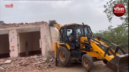 VIDEO : मणिहारी गांव में हार्डकोर जब्बर सिंह ने अतिक्रमण कर बनाई दो दुकानें, चला बुलडोजर