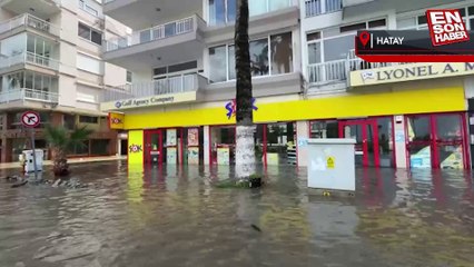 İskenderun'da lodos ve sağanak hayatı olumsuz etkiledi
