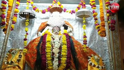 दुर्गाष्टमी पर मंदिरों में उमड़ी श्रद्धलुओं की भीड़