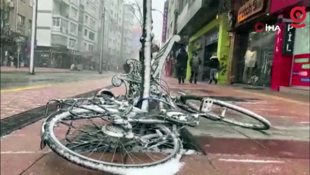Eskişehir’de aniden bastıran kar yağışı etkili oldu