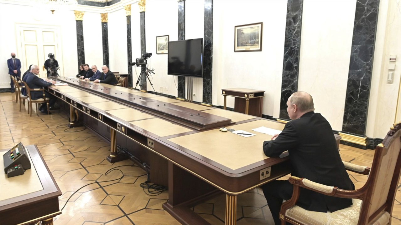 Putin geht sogar bei seinen Vertrauten auf Distanz