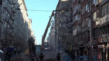 ELAZIĞ'DA AĞIR HASARLI 29 BİNANIN YIKIMI TAMAMLANDI