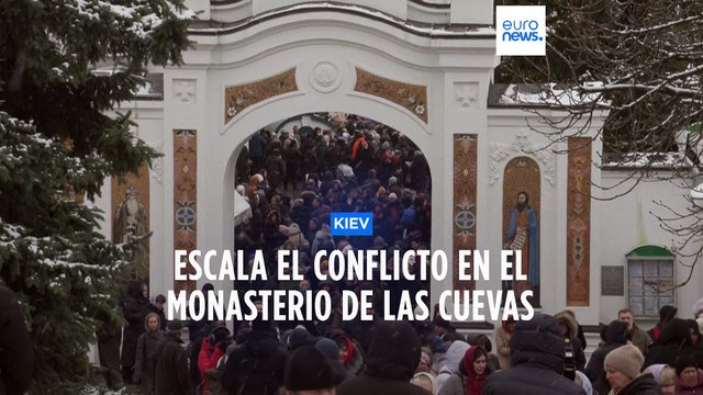 Los monjes del Monasterio de las Cuevas de acusados de espionaje se resisten a abandonar el edificio