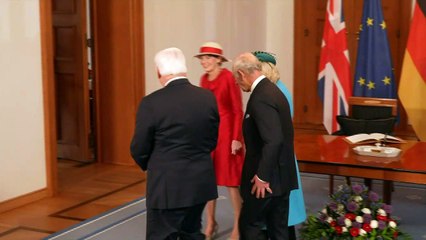 King attends green reception and plants a tree in Berlin