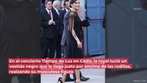 La reina Letizia presume tonificada figura con elegante vestido negro