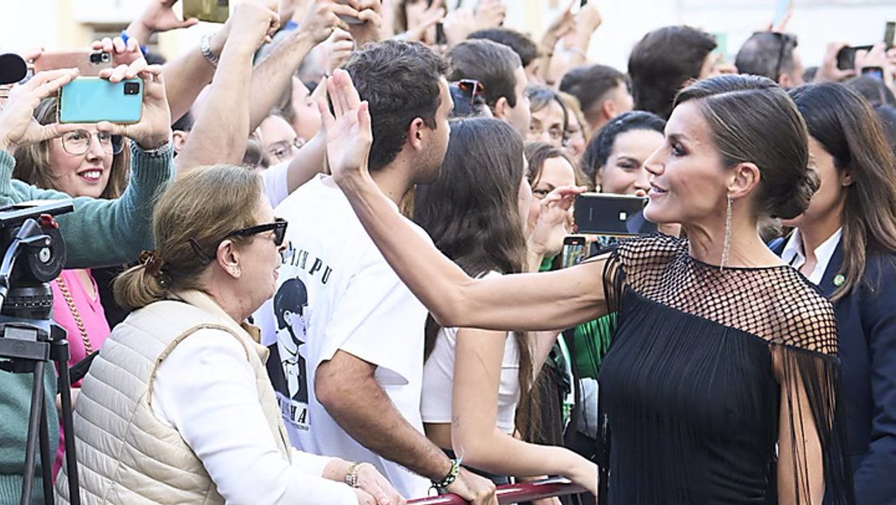 Muskel-Queen ist zurück: Königin Letizia macht im Netzkleid Fans verrückt