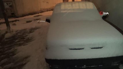 Bayburt'a kış geri geldi, lapa lapa kar yağdı