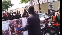 Moment angry motorist dumps car to join Anti-Tinubu protest, screams "take my picture, he can never be sworn-in"