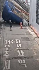 울산 공사현장서 천공기 원룸 건물 덮쳐…5명 병원 이송