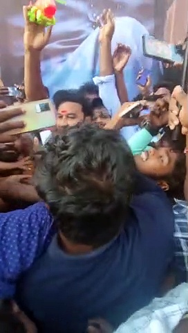 Cool Suresh : பத்து தல FDFS பார்க்க ஹெலிகாப்டருடன் வந்த கூல் சுரேஷ் - வைரலாகும் வீடியோ