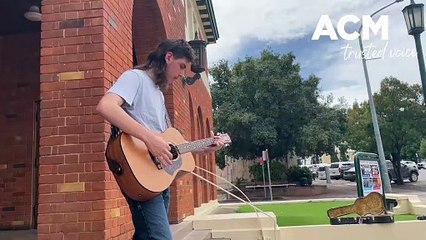 Lane Pittman impromptu live performance at Tamworth Town Hall | 28/03/2023 | Northern Daily Leader