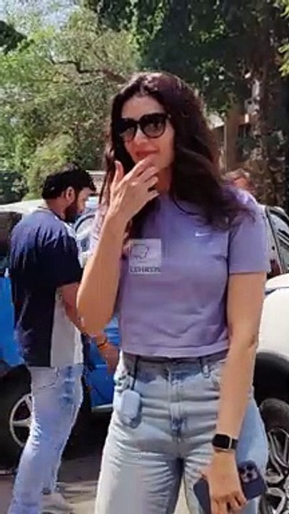 Karishma Tanna का निराला लुक