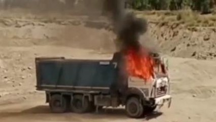 सहारनपुर: चलते हुए डंपर में लगी भीषण आग, ड्राइवर और खलासी ने कूदकर बचाई जान