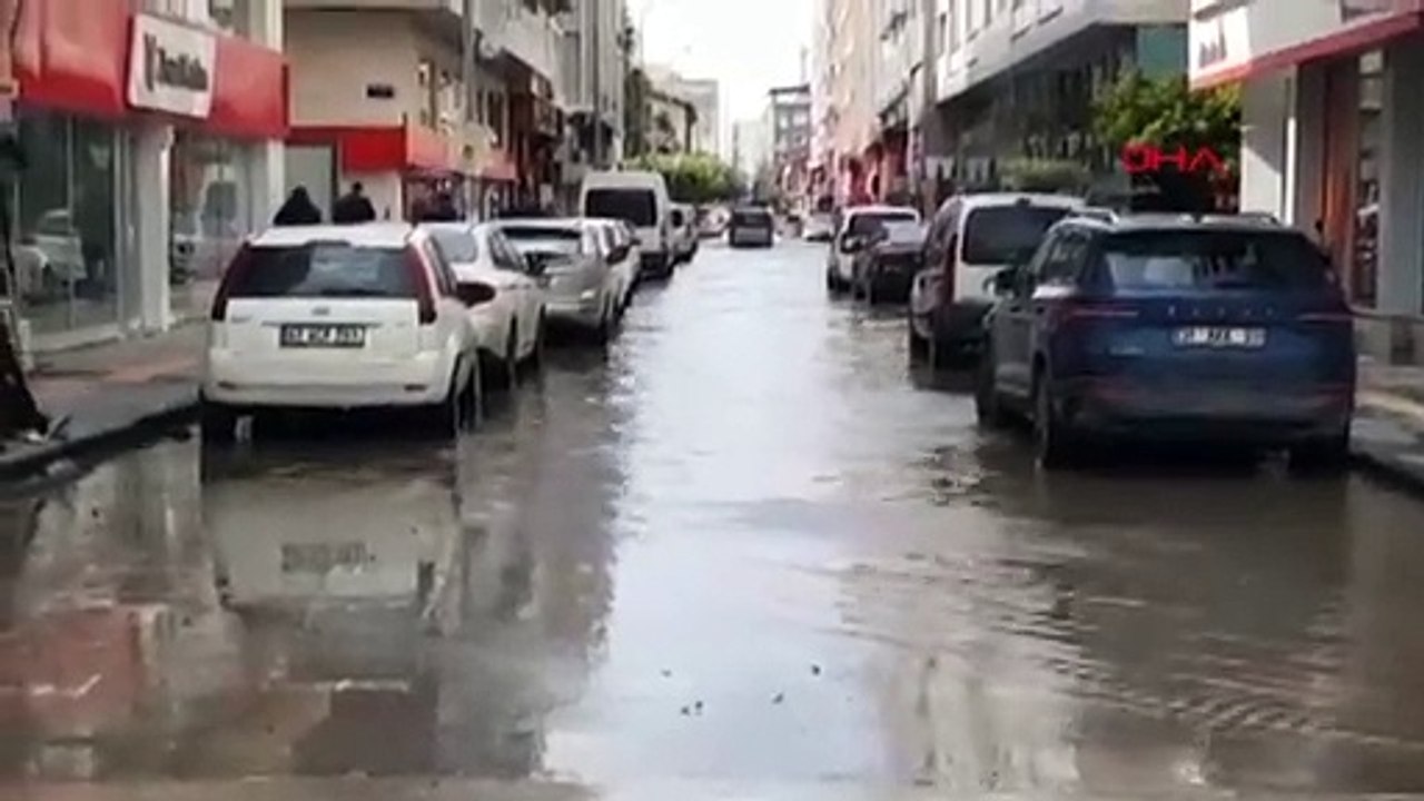 İskenderun'da kıyı şeridi sular altında kaldı