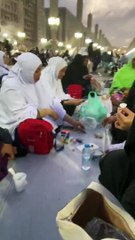Heliza Helmi Iftar Di Tanah Suci