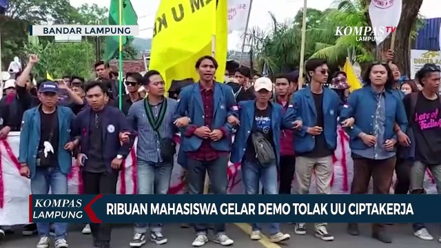 Ribuan Mahasiswa Gelar Demo Tolak Undang-Undang Cipta Kerja