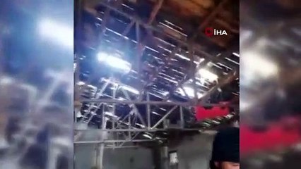 Fırtınanın çatısını uçurduğu ahırda 15 kuzu telef oldu