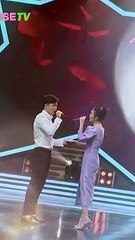 Yeye Nhật Hạ cầm mic: Hát không thua Hiền Hồ