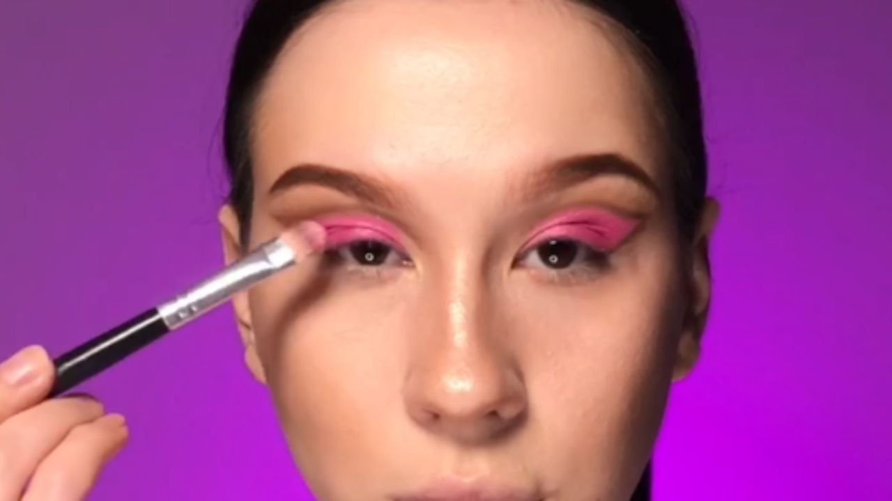 Makeup artist turns herself into real-life Daphne from Scooby Doo