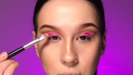 Makeup artist turns herself into real-life Daphne from Scooby Doo