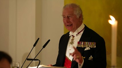 King draws laughs as he jokes in German during speech