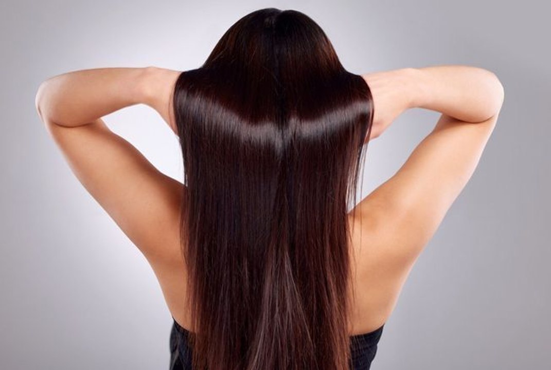 Ce sérum pour cuir chevelu favorise la pousse de cheveux longs et éclatants de santé