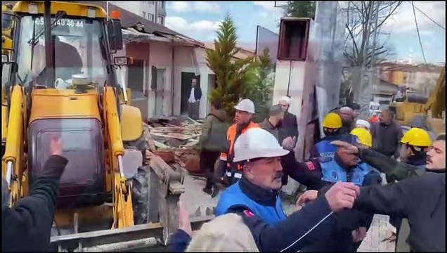 Davayı kazanan İBB Hiranur Vakfı'nın kaçak yapılarının yıkımına başladı