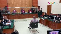 Ruang Sidang Riuh Saat Teddy Minahasa Dituntut Hukuman Mati