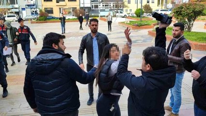 Adliye önünde gazetecilere çirkin saldırı