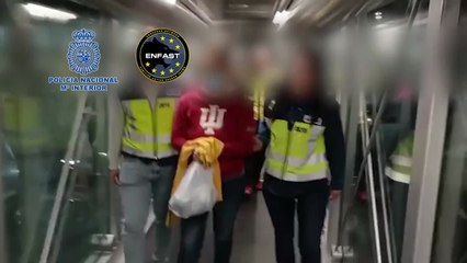 Policía arresta a una fugitiva al aterrizar en el aeropuerto de Barajas