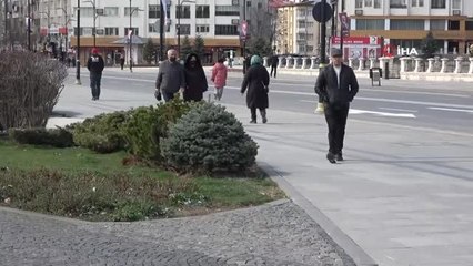 Sivas'ta Mart sonunda -10 dereceye düşen hava sıcaklığı hazırlıksız yakalananlara zor anlar yaşattı