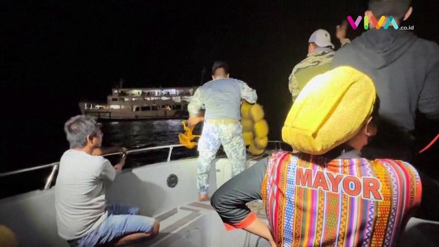 Kapal Feri Semburkan Bongkahan 'Neraka' di Tengah Laut