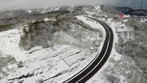 Karadeniz sahil yolundaki kar manzaraları böyle görüntülendi