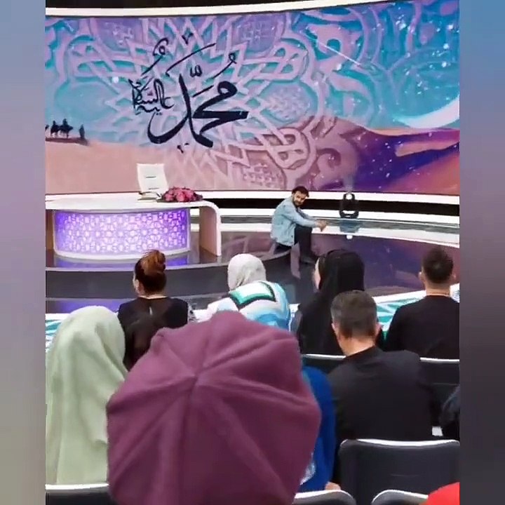 Nihat Hatipoğlu programı öncesi seyirciye 'amin' provası