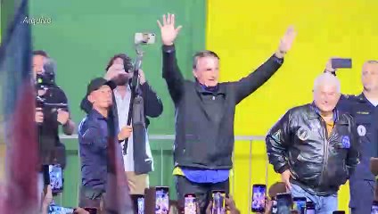 Bolsonaro chega ao Brasil após três meses nos EUA