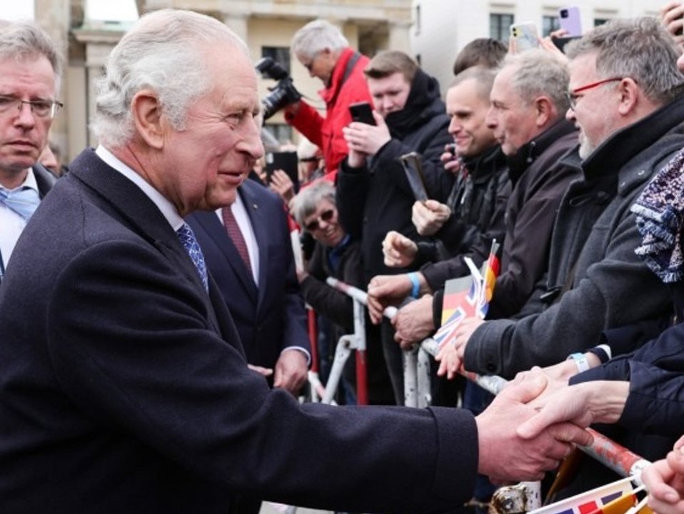 Umfrage: Jeder Zweite sieht Charles-Besuch als Zeichen der Annäherung