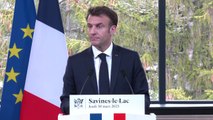 Emmanuel Macron présente le 