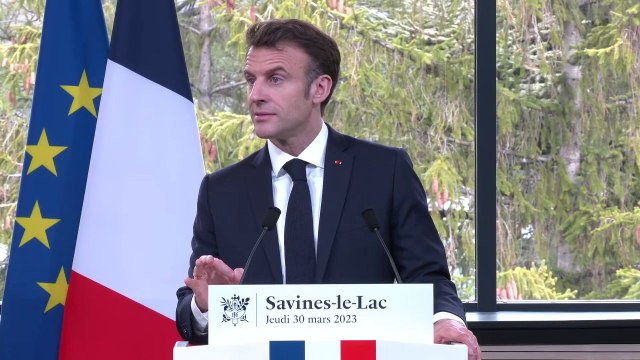Plan eau: Emmanuel Macron rappelle qu'à cause des fuites sur les réseaux d'eau nationaux, un litre sur cinq est perdu