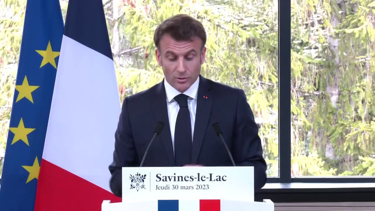 Emmanuel Macron: "Nous allons augmenter le budget des agences de l'eau de 500 millions d'euros supplémentaires"